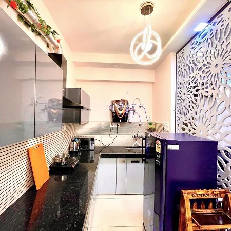 Airport Bliss Apartment+Balcony & Netflix + Prime Jaipur Eksteriør billede