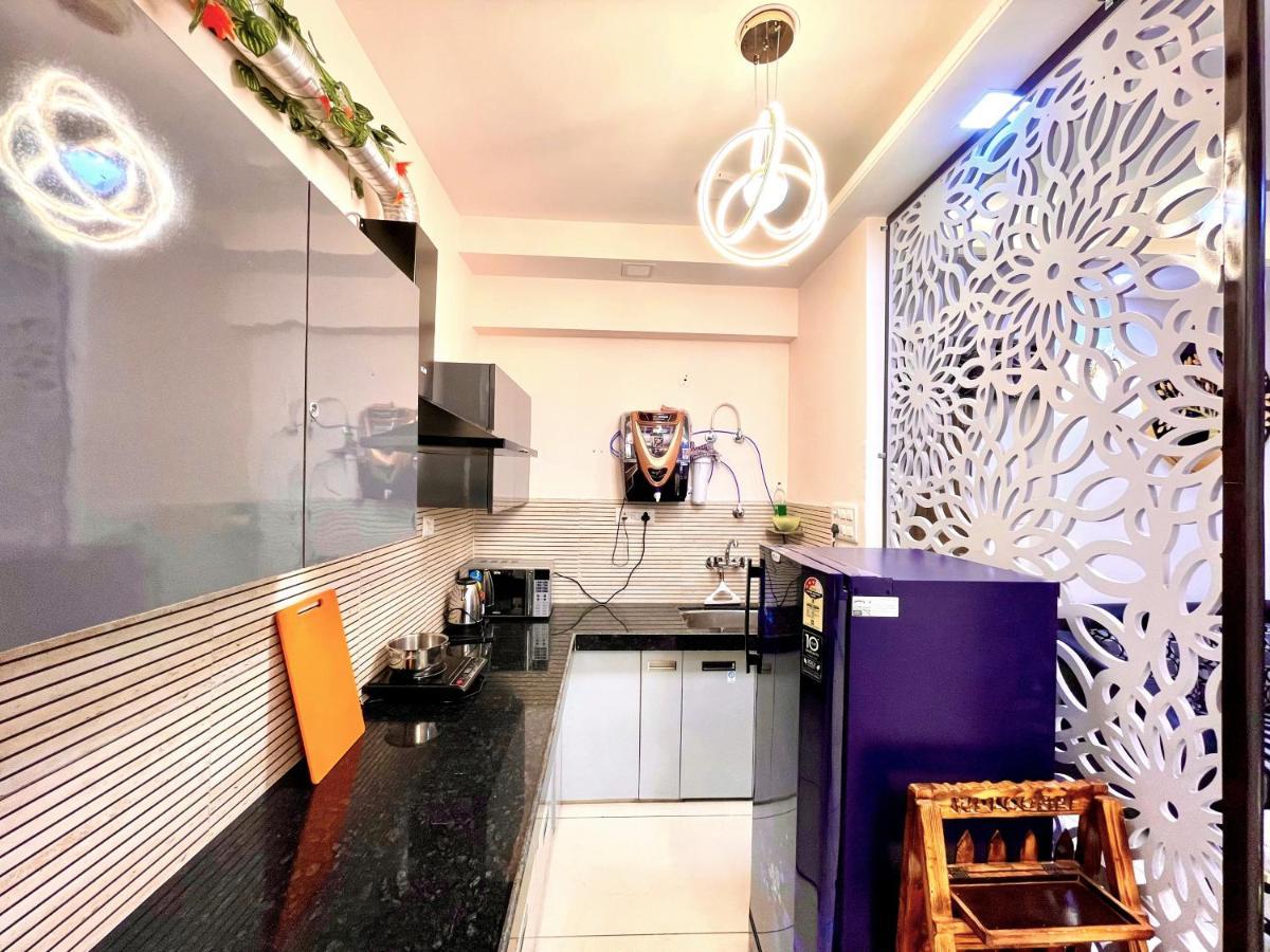 Airport Bliss Apartment+Balcony & Netflix + Prime Jaipur Eksteriør billede