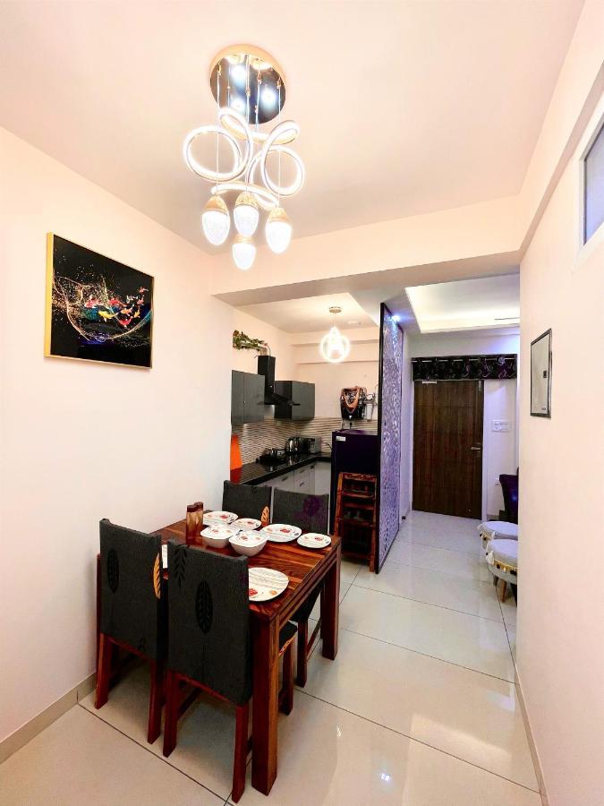 Airport Bliss Apartment+Balcony & Netflix + Prime Jaipur Eksteriør billede