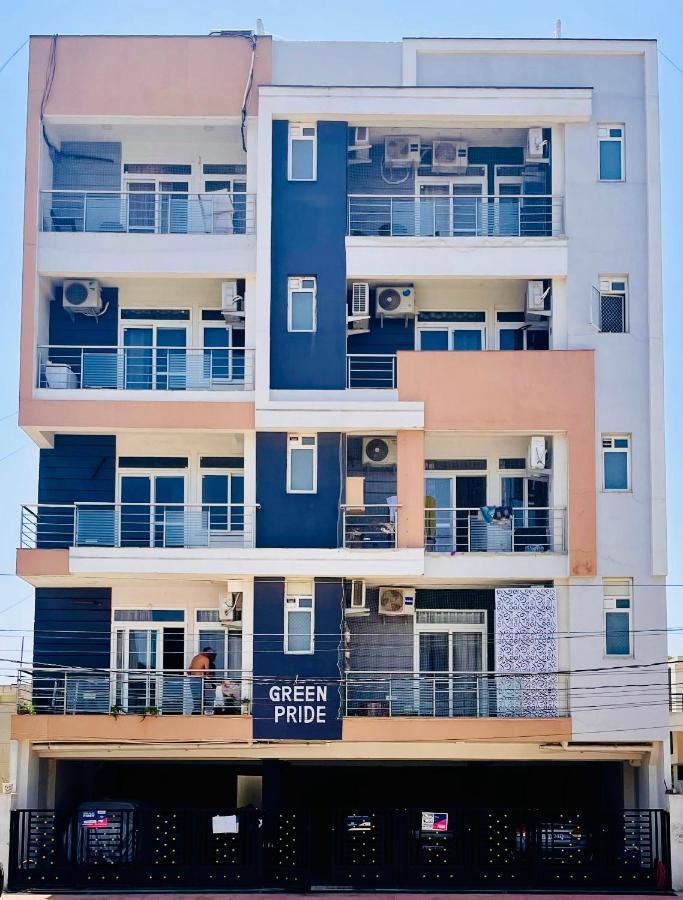 Airport Bliss Apartment+Balcony & Netflix + Prime Jaipur Eksteriør billede